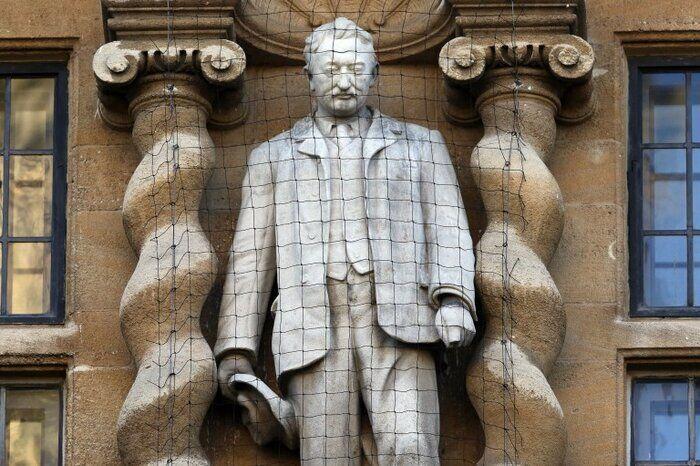 درخواست حذف مجسمه سردر دانشگاه آکسفورد به دلیل نژادپرستی