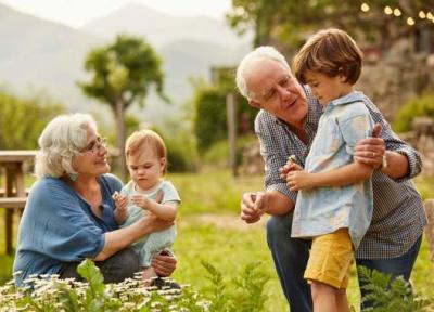 چرا پدربزرگ و مادربزرگ بودن لذت بخش تر از پدر و مادر بودن است؟